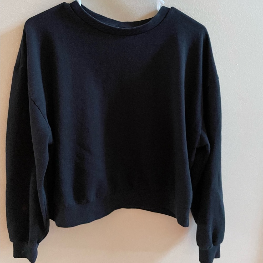 Black long sleeve sweatshirt top